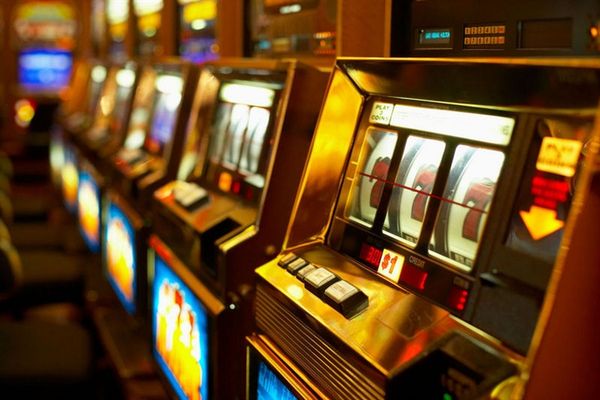 Как играть и выиграть в казино вулкан игровые автоматы покер скачать беспла